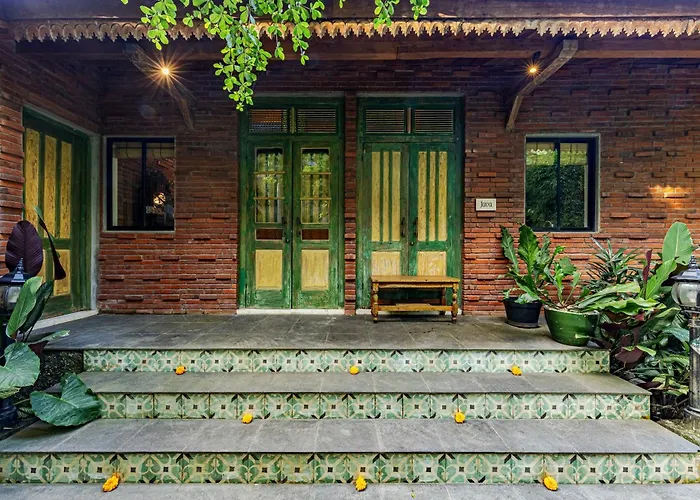 An Unique 3 Bdr Overlooking Rice Paddies Ubud